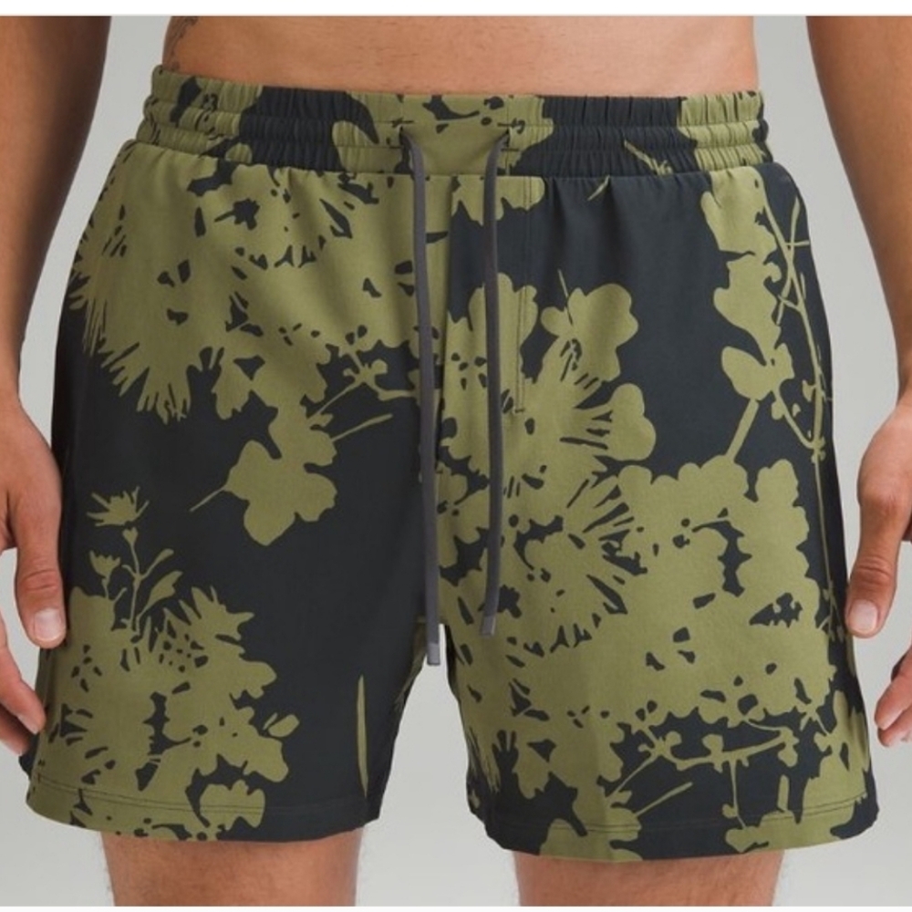 Lululemon Pool Short 5" Lined Medium $78 Bronze Green and Graphite Grey Men
